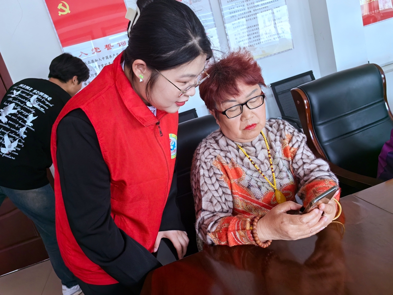 岔河社区开展老年智能手机培训活动